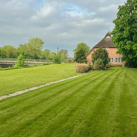 Friesenhaus Ebbe Fuer 6 Gaeste Mit Grossem Garten Stadland