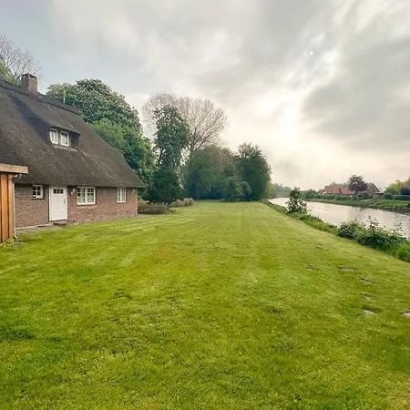Friesenhaus Ebbe Fuer 6 Gaeste Mit Grossem Garten Stadland