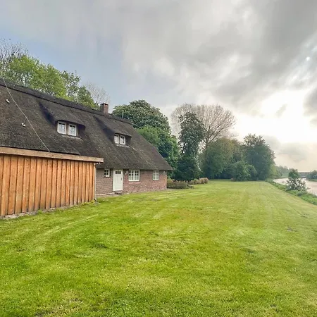 Friesenhaus Ebbe Fuer 6 Gaeste Mit Grossem Garten Holiday home